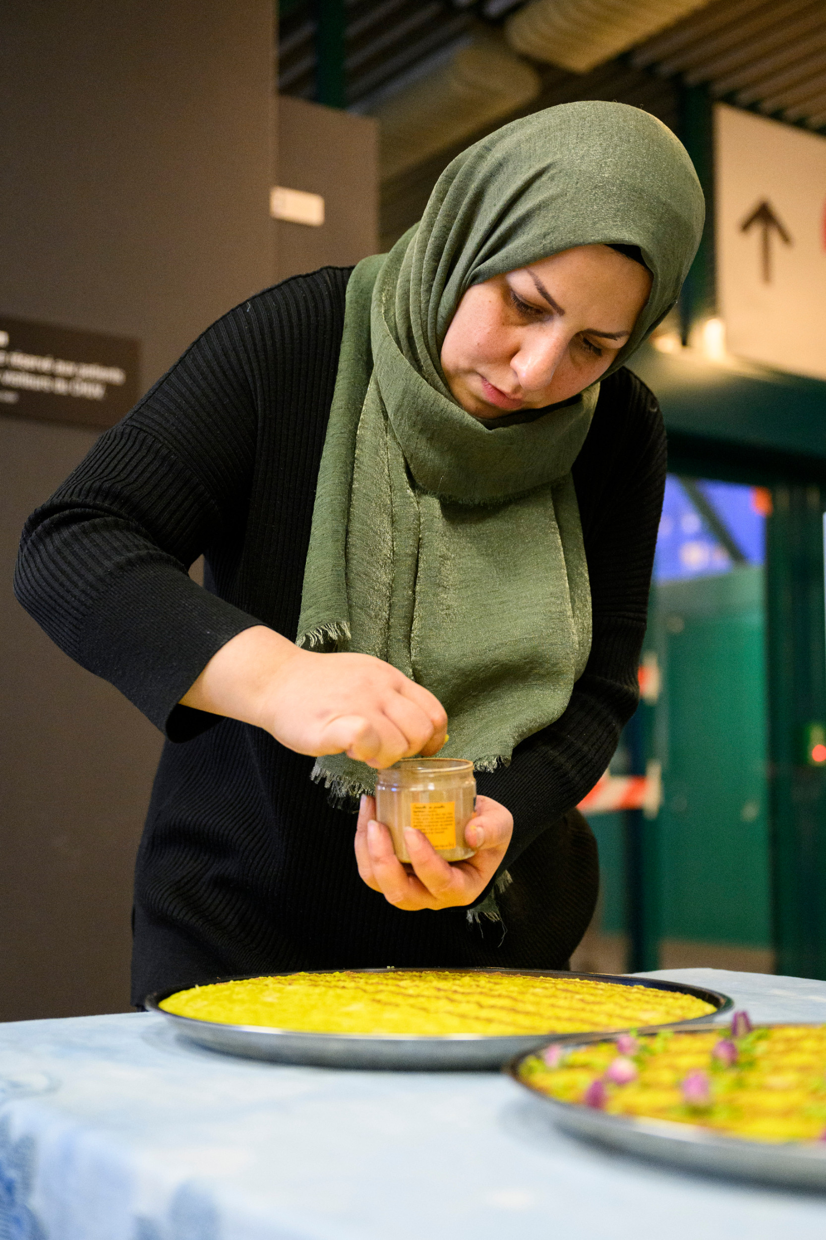 Artiste préparant un plat traditionnel